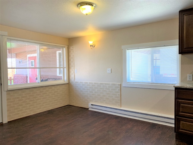 Photo - 32 N 9th Ave