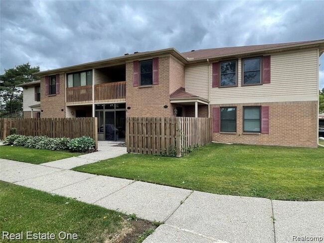 Building Photo - 19317 Surrey Ln