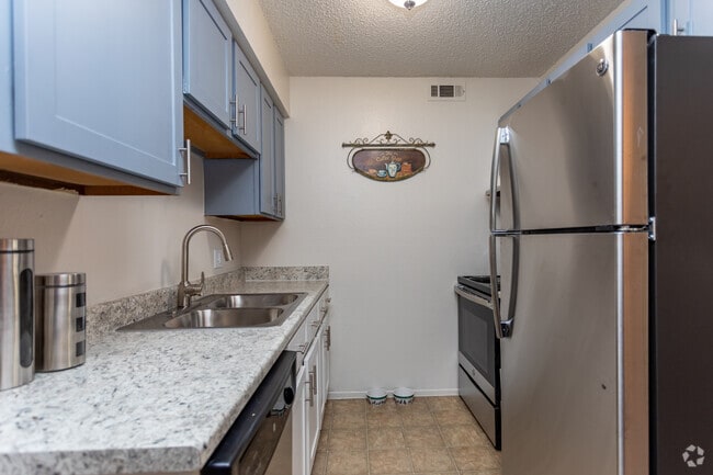 2HAB, 1BA - 1,000 ft²