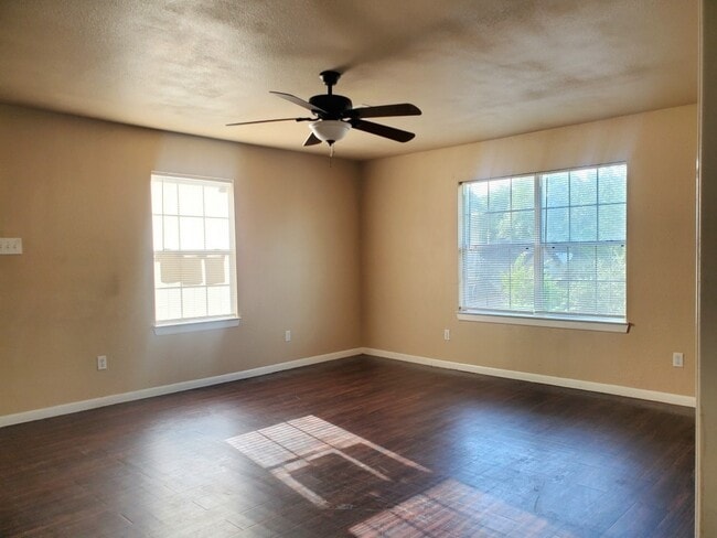 Photo - 512 Avenue A