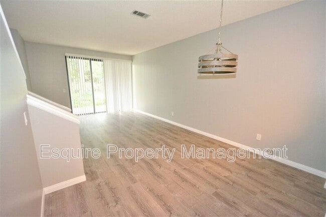 Photo - 703 Arneill Rd