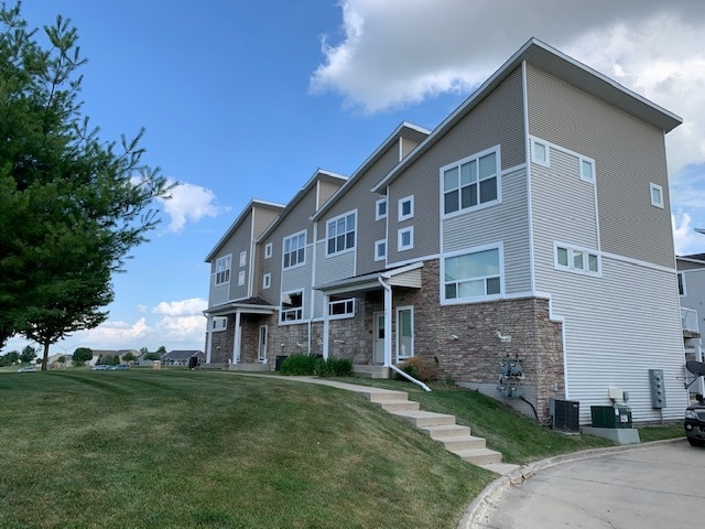 Building Photo - 301 SE 11th St Unit 806