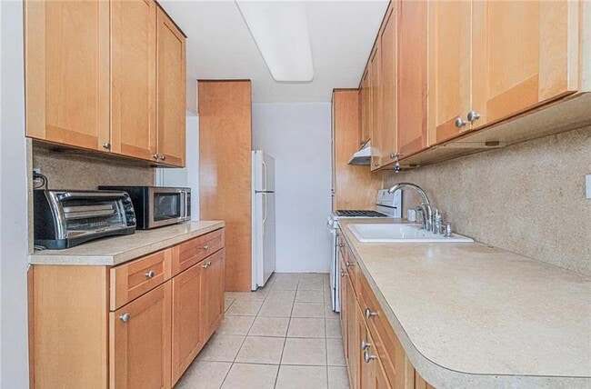 Photo - 2630 Cropsey Ave