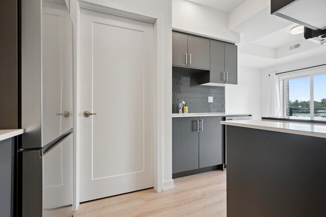 Photo - 940 St David St N