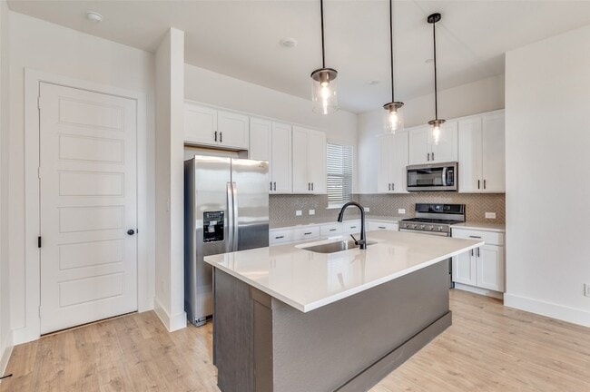 Photo - 4401 Cave Spgs St