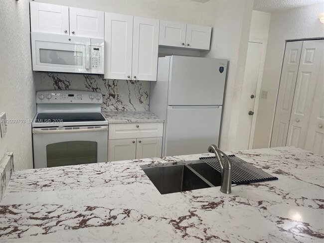 Photo - 2401 Riverside Dr Unidad 203-B