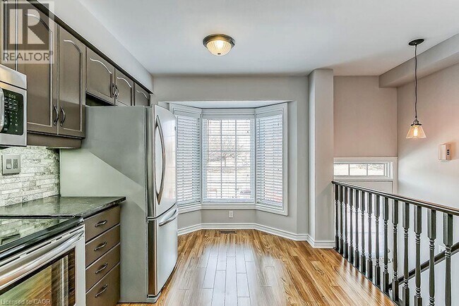 Photo - 3480 Upper Middle Rd