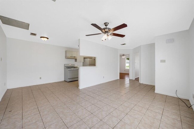 Photo - 308 Willowick St