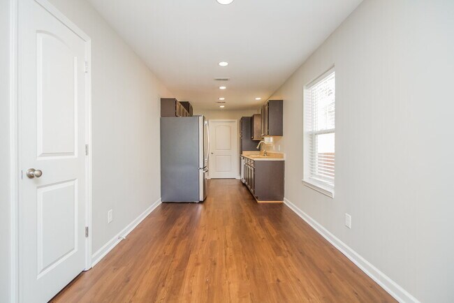 328 School House Ct
