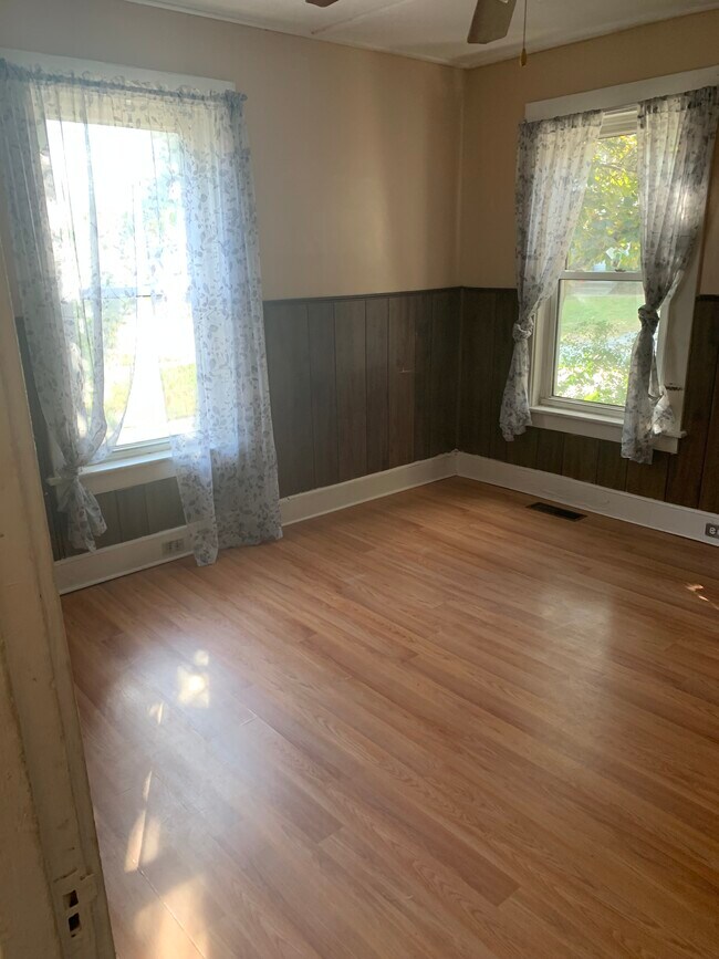 Living room - 566 S Main St Unidad 566 South Main Street