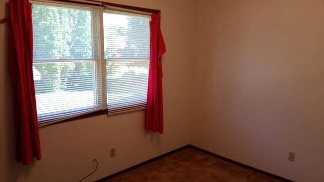 Photo - Fandre Dr 2823-2825 Unit 2823-2825-2825