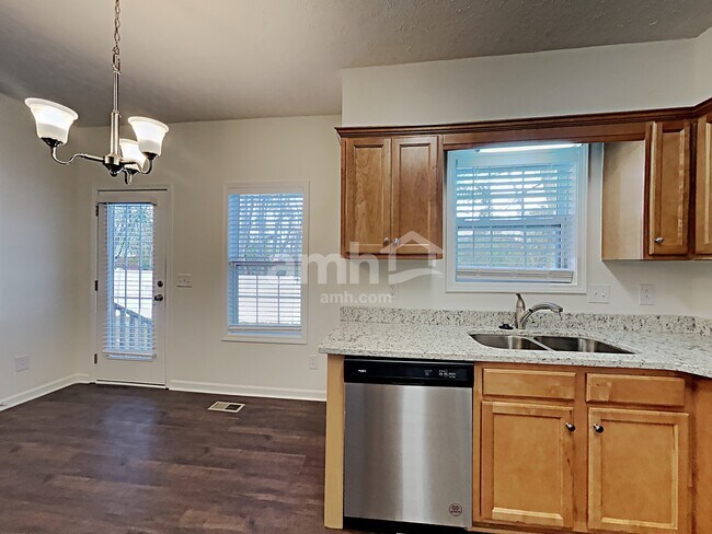 Photo - 2037 Aberdeen Cir