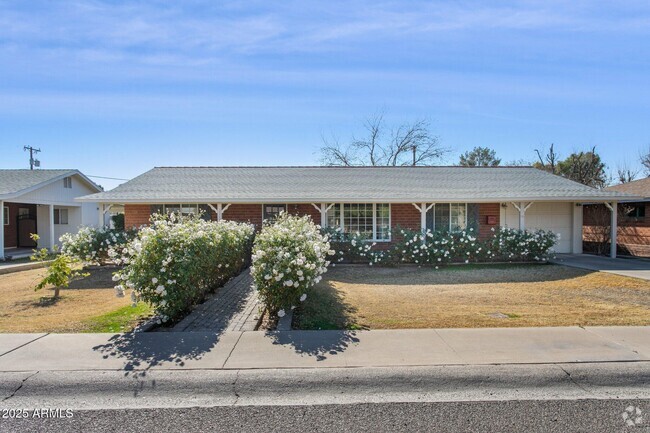 Building Photo - 3609 E Fairmount Ave Rental