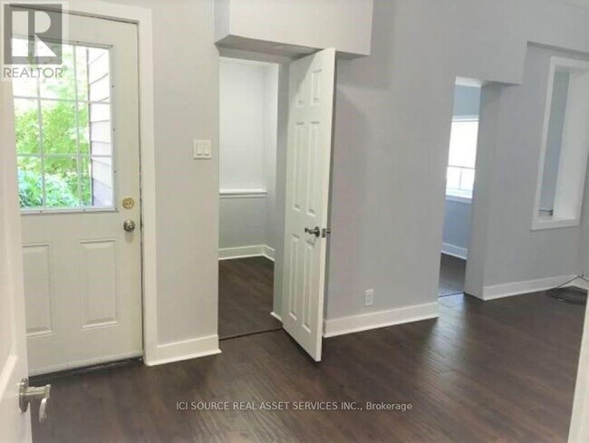 Photo - 19 Tyndall Ave Unité Main (1st)