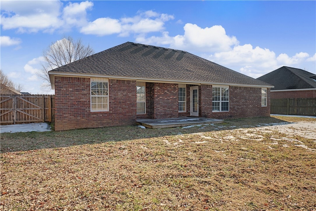 Photo - 585 Lynn Dr