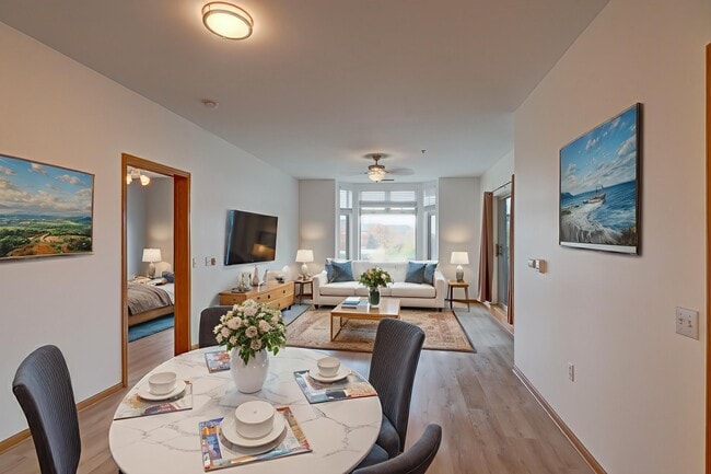 Building Photo - 301 Harbour Town Dr Unit 208