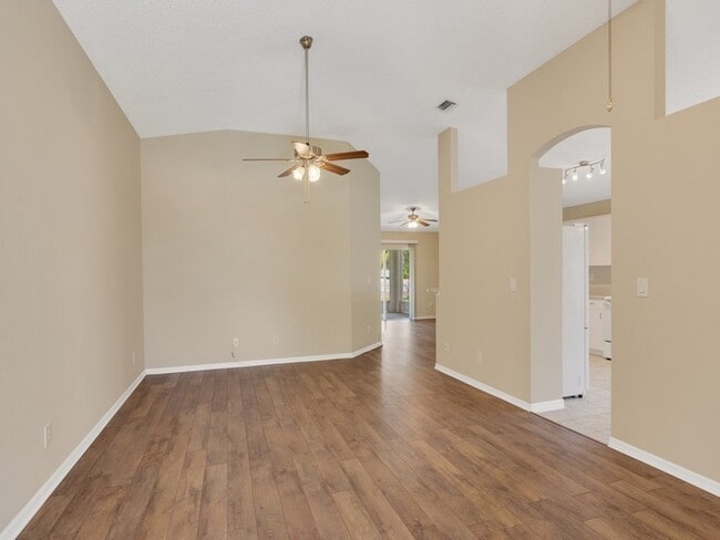 Photo - 962 E 13th Square