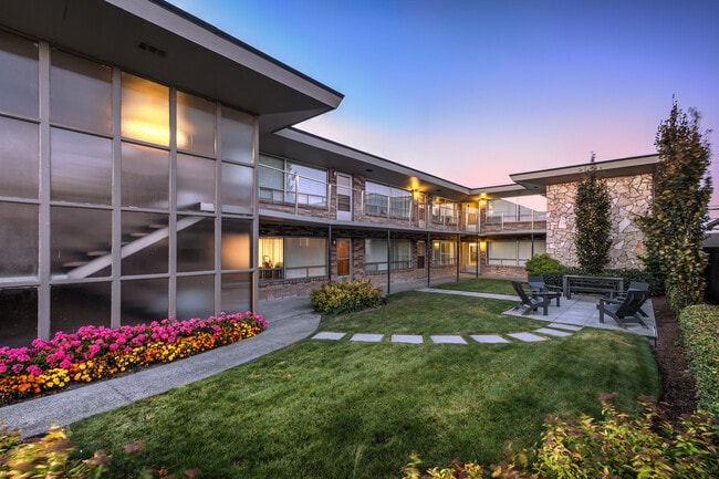 Patio con vista a la cascada - Glacier Vista