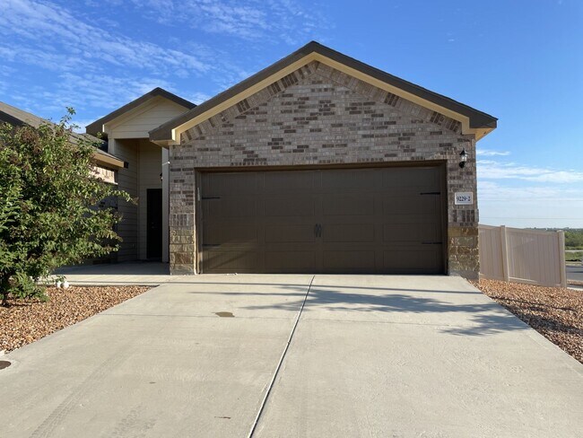 Building Photo - Duplex Convenient to Randolph and Ft. Sam