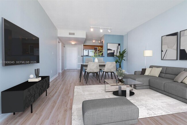 Building Photo - 335 S Biscayne Blvd Unit 3904