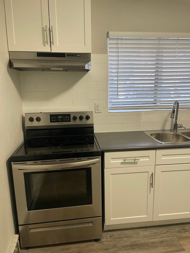 Building Photo - 2148 Lilnan Ct Unit 4