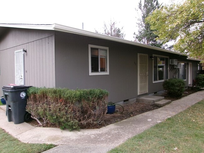 Building Photo - Bessie Unit 317