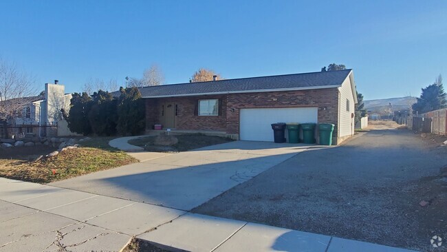 Building Photo - Great Horse Property. Heated Shop Rental