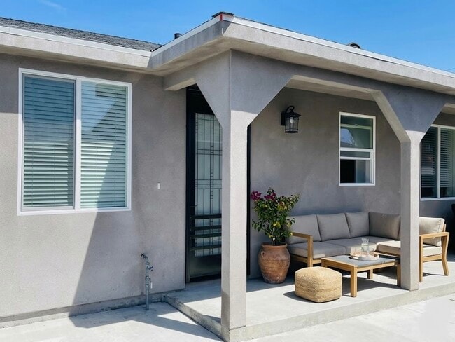 Building Photo - 15410 Firmona Ave