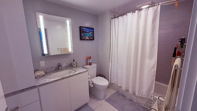 987 Queen St Unit 3112