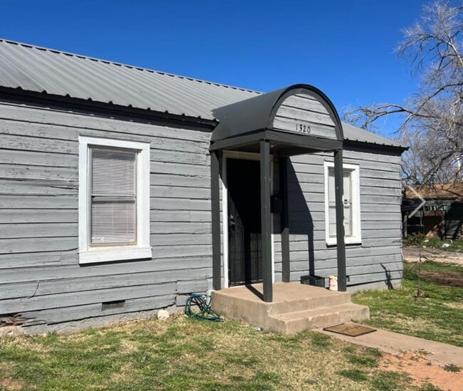 Photo - Handyman Special $0 First Month's Rent / $0 Deposit at move-in “You fix, you SAVE BIG!!” Contact ...