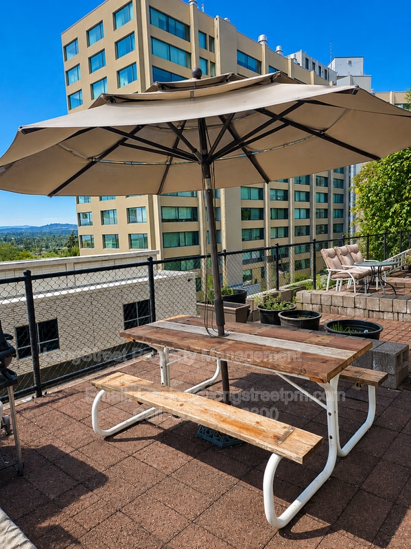 Photo - 772 SW Broadway Dr