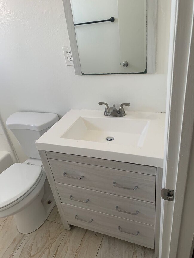 1020 W 24th St Unit 4