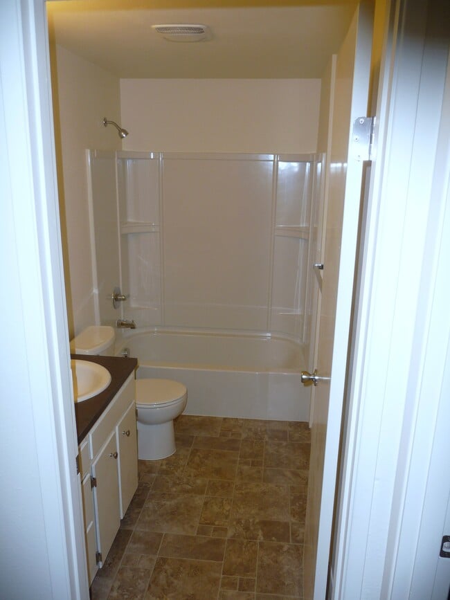 Photo - 636 SE 47th Ave Unit 636