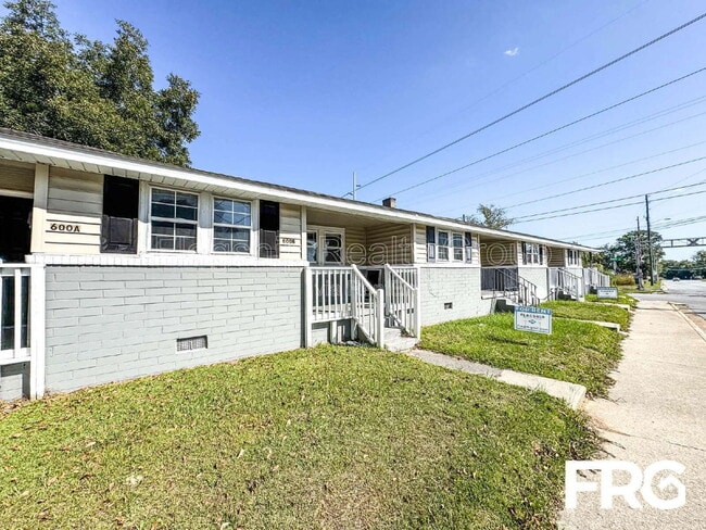 Photo - 600 Howell St