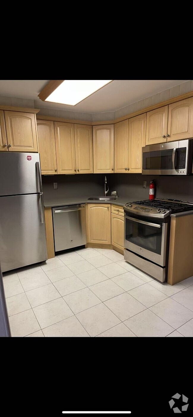 Building Photo - 1723 Shore Pky Unit 1 Rental