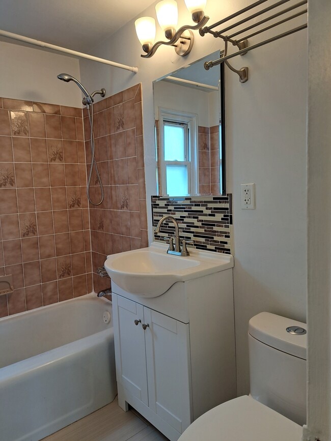 Photo - 148 Vanderburgh Ave Unidad 148B Vanderburgh