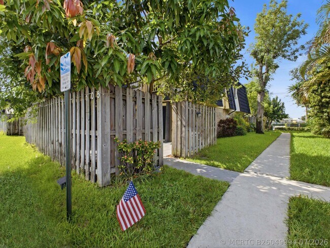 Photo - 105 Woodland Rd