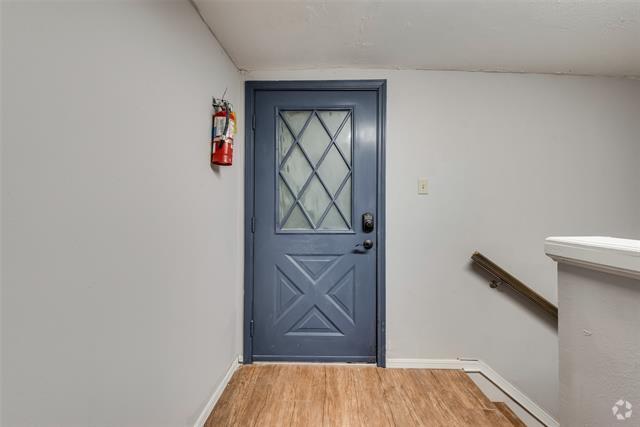 Building Photo - 1001 N Eisenhower Pkwy Rental