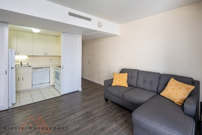 Photo - 225 Queen St