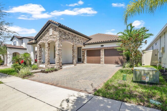 8318 Vivaro Isle Way