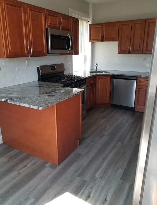 Kitchen - 426 Cornelia St Unit A