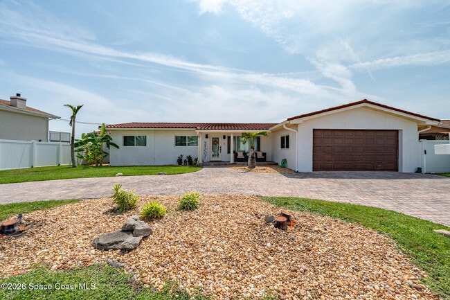 Building Photo - 1110 S Banana River Dr