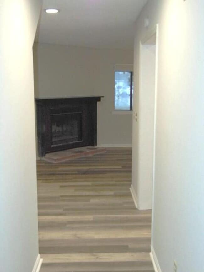 Photo - END UNIT TOWNHOME