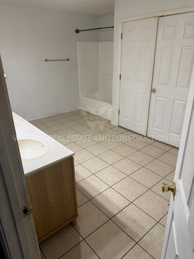 Photo - 310 E Jackson St