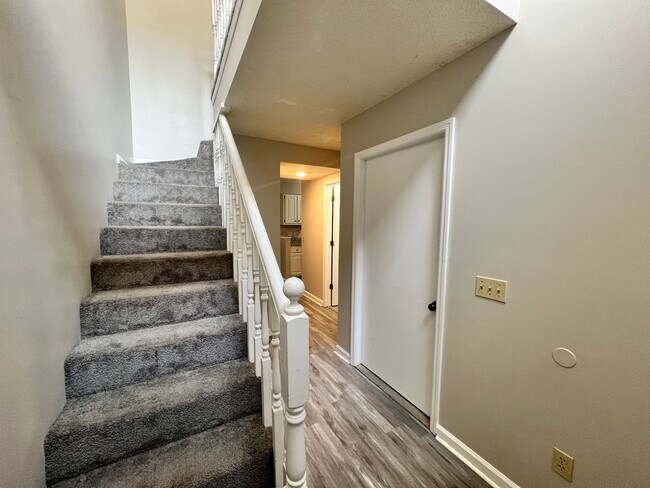 Photo - 575 Heritage Ct