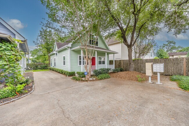 Photo - 1318 Dennis St