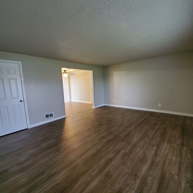 BOY 4370/4380 WA Apartment Unit 4370 NE Waverly Dr Albany, OR
