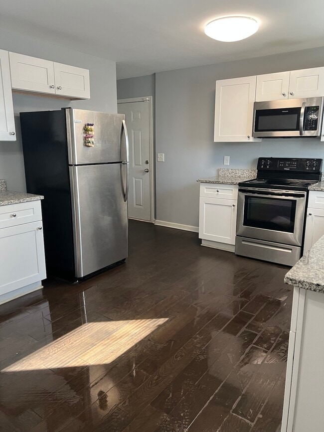 Photo - 43 Finch Dr SE