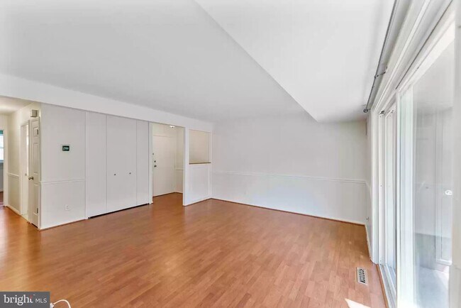 Photo - 221 Crocker Dr Unidad B