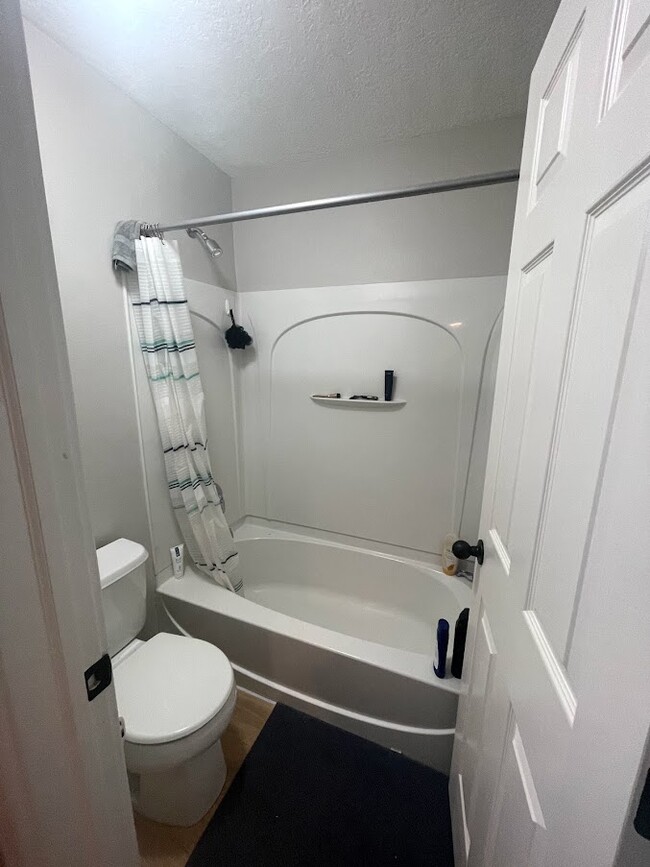 Bathroom - 139 W Suncrest Ln